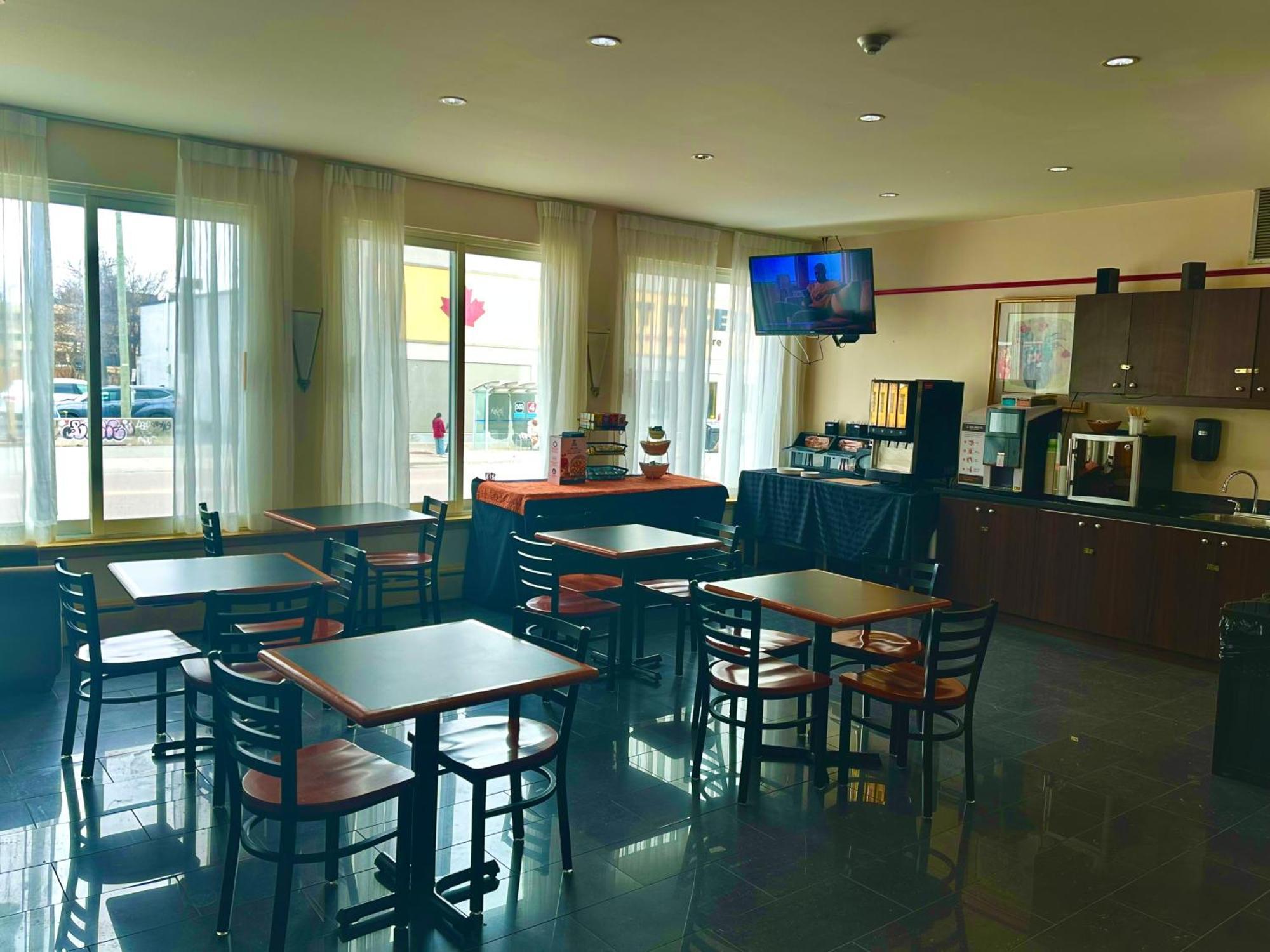 Econo Lodge City Centre Kingston Exteriör bild