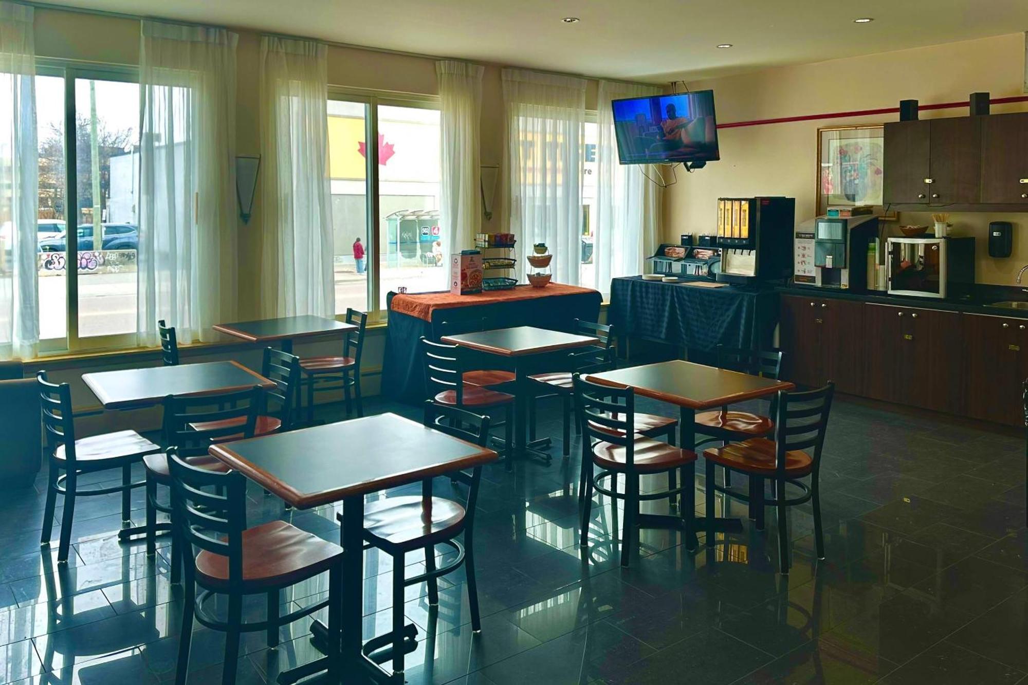 Econo Lodge City Centre Kingston Exteriör bild
